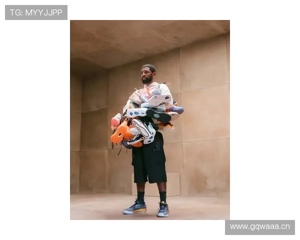 凯里·欧文机场拖鞋比我整年工资还贵