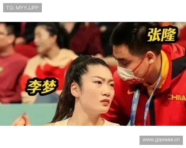 李梦球场像铁人，换下球鞋那一刻立马变阔太