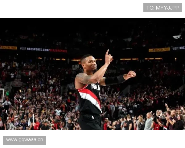 利拉德挡拆突破拉开空间，季后赛助力开拓者进攻多样化